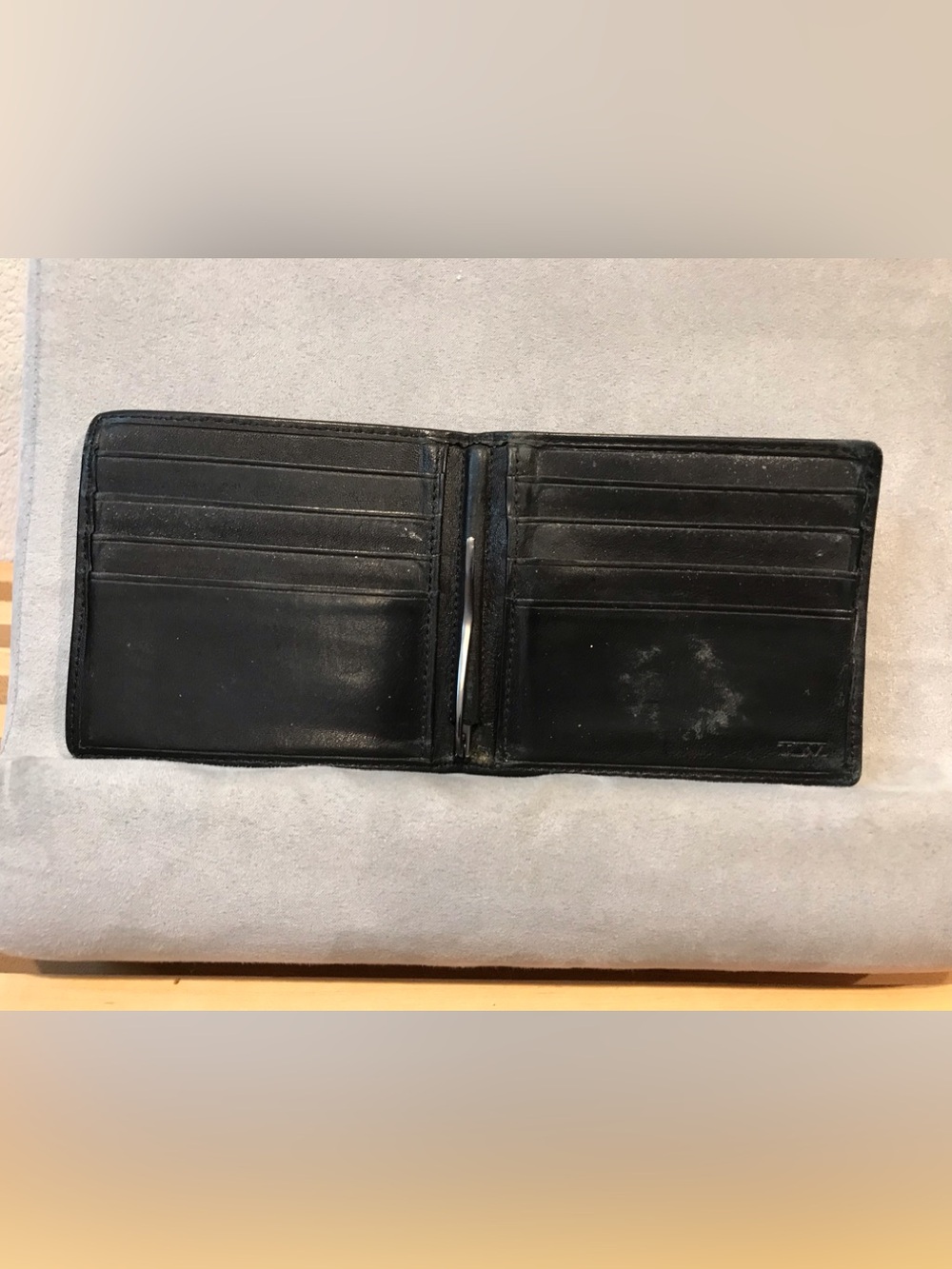 Tumi Black Leather Bifold Card Holder Wallet - Picture 3 of 5